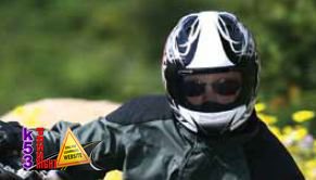 Correct head position for a motorcycle turn